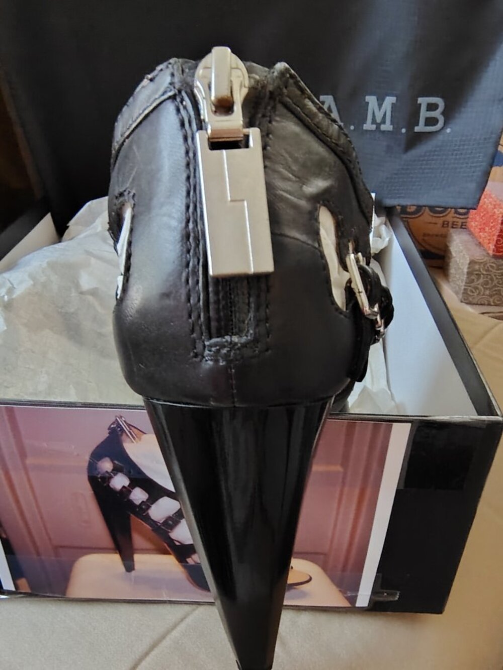 GORGEOUS WOMENS L.A.M.B BLACK STRAPPY HEELS WITH BUCKLES SIZE 8.5 M - Picture 3 of 11